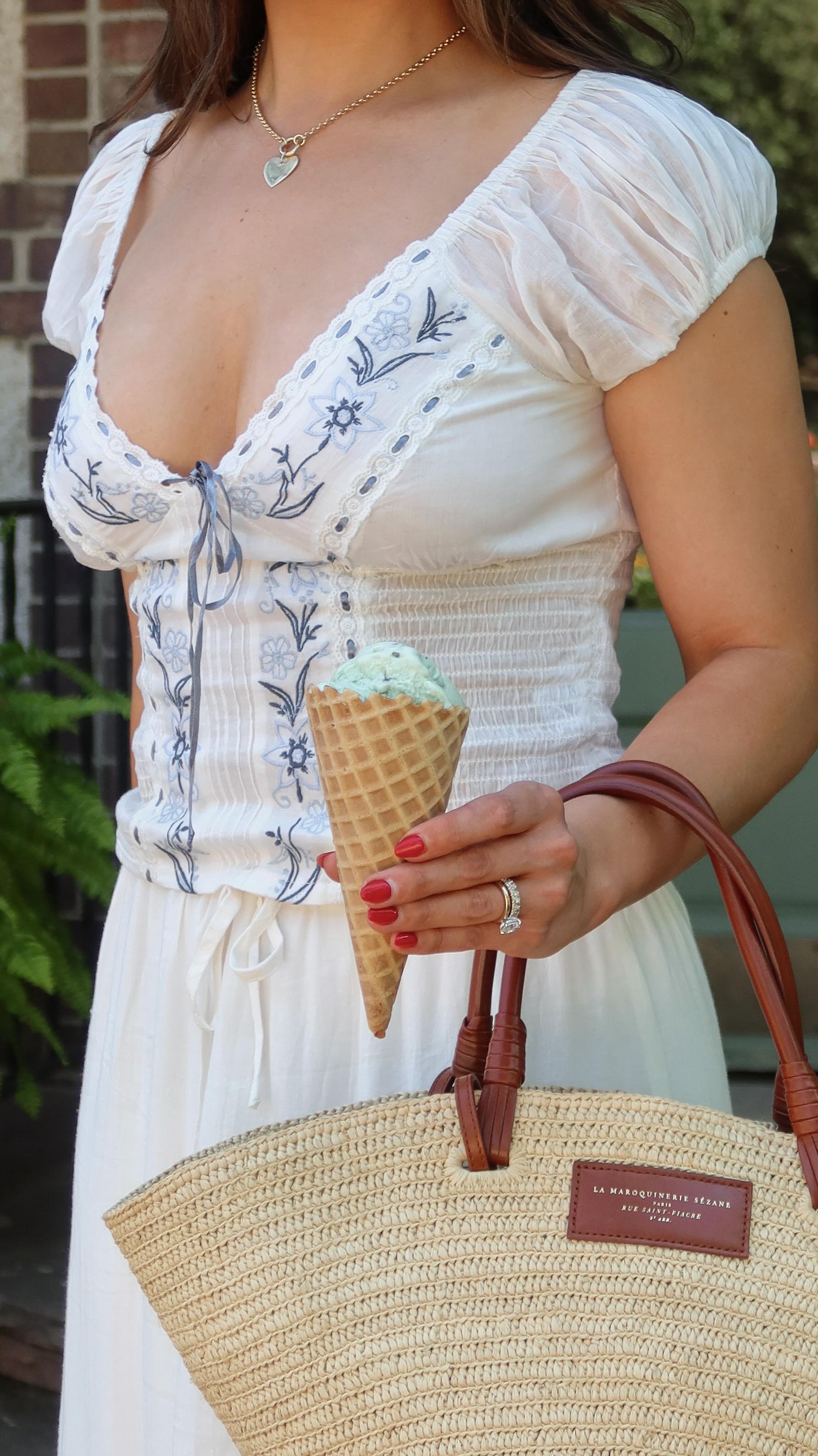 Instagram post by @abbiekaym for Dolce Vita. Caption reads: [...] #outfit #outfitinspo @dolcevita....