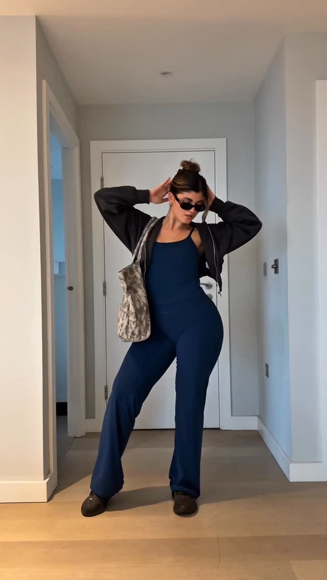 Instagram post by @livefitelle for Nvgtn. Caption reads: [...] the floor is lava 🤪☄️🤸🏼‍♀️

Deets:....