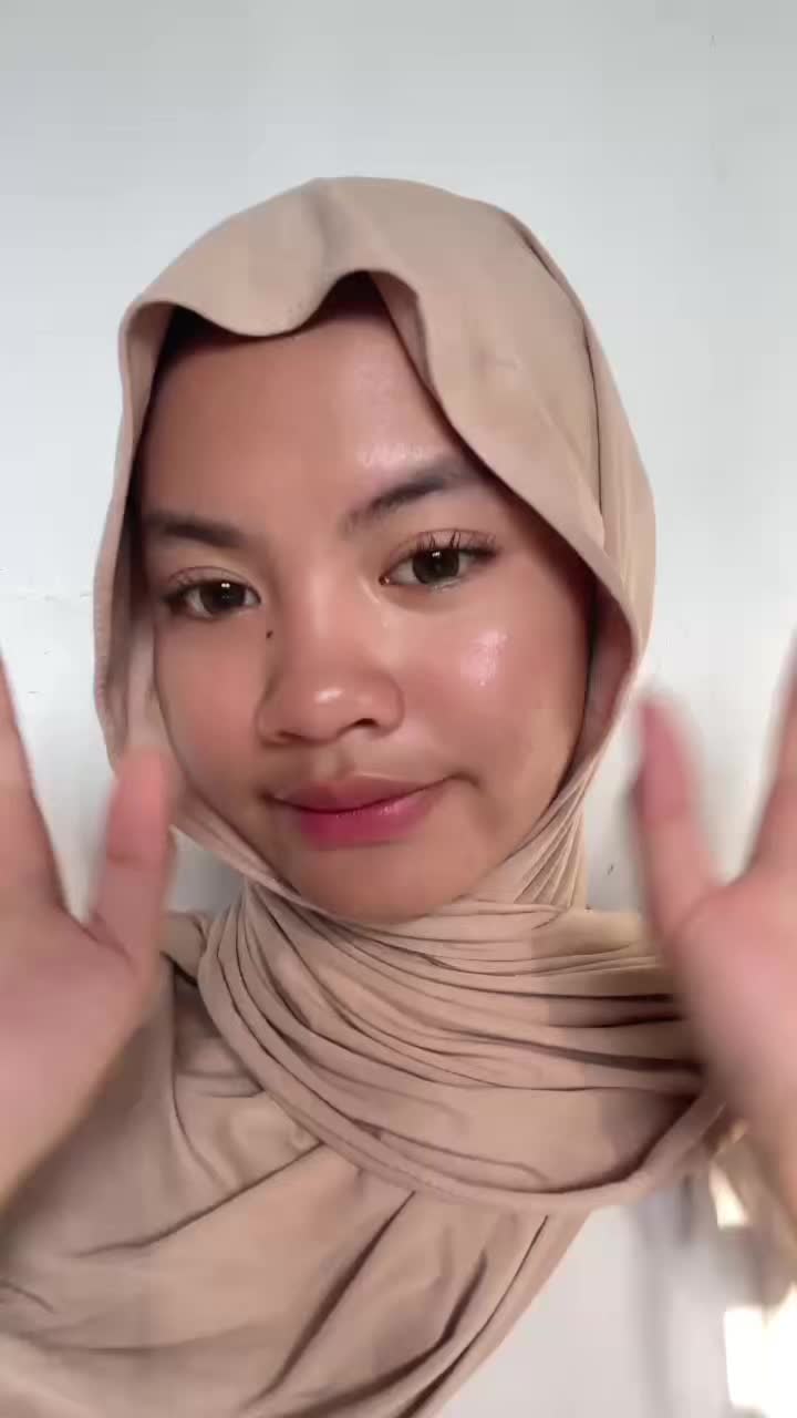 TikTok post by @anjanika.putri for Nurilab.id. Caption reads: [...] #SerumConcealer #ObatJerawat @Nurilab.id.