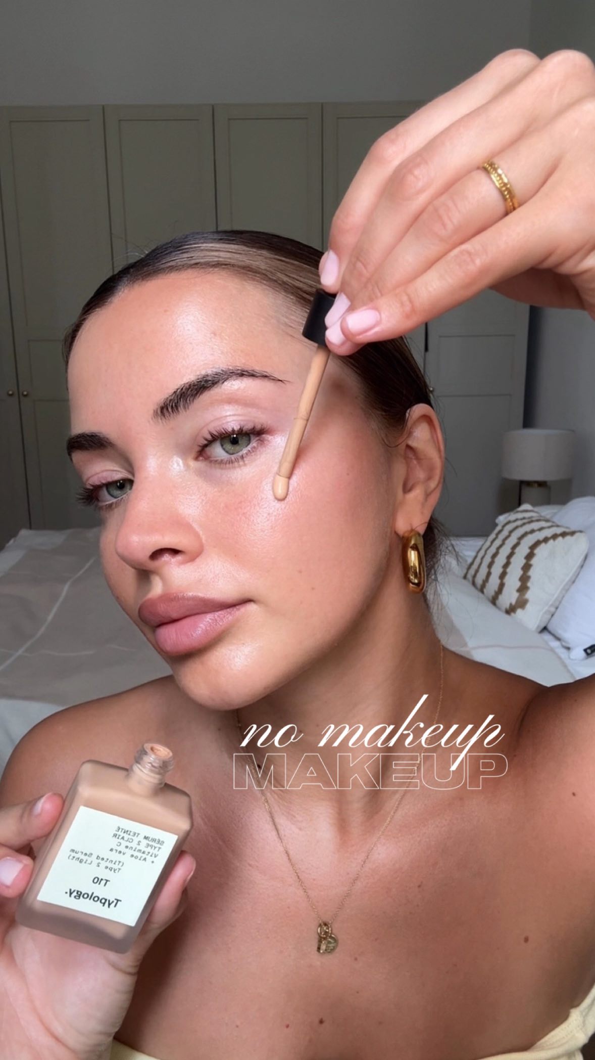 Instagram post by @jenniferczeczor for Typology. Caption reads: Ad| Weniger Make-up- Mehr Wirkung mit....