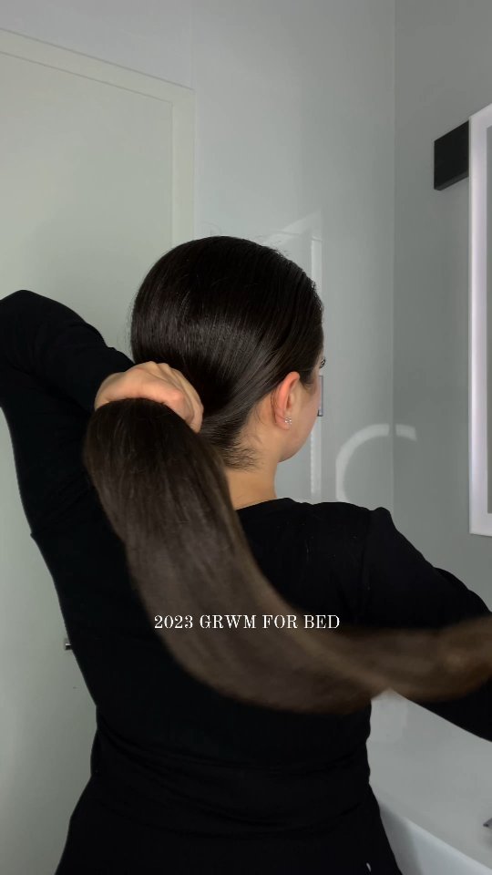 Instagram post by @dudushair_ for Hairlust. Caption reads: Pulling your hair back with a hair tie too tight....