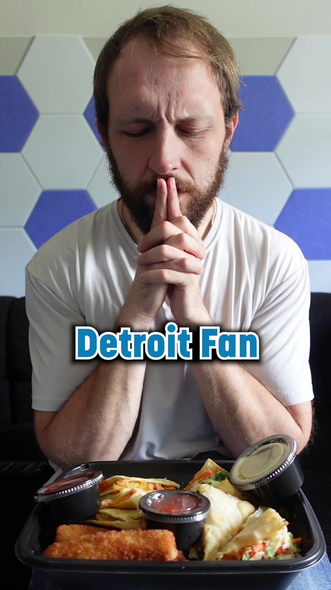 TikTok post by @benchwarmerbran for Applebee's. Caption reads: Fans need to gameplan too. Which combo are you....