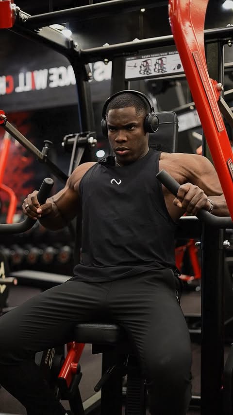 Instagram post by @cenatricardofit for TLF Apparel. Caption reads: [...] the last drop of my Gymoutfit from....