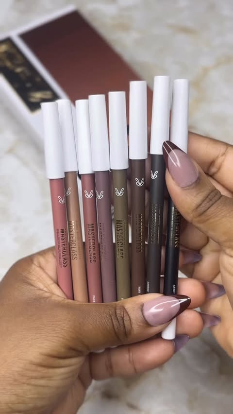 Instagram post by @deandranicoleee for Blend Bunny Cosmetics. Caption reads: [...] help you take a look at the new....