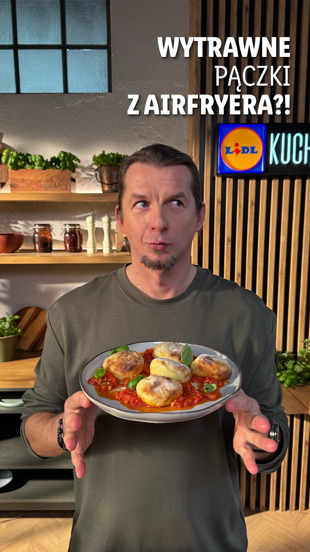 Instagram post by @karol.okrasa for Lidl Polska. Caption reads: Wytrawne pączki z ziemniaków prosto z AIRFRYERA?!....