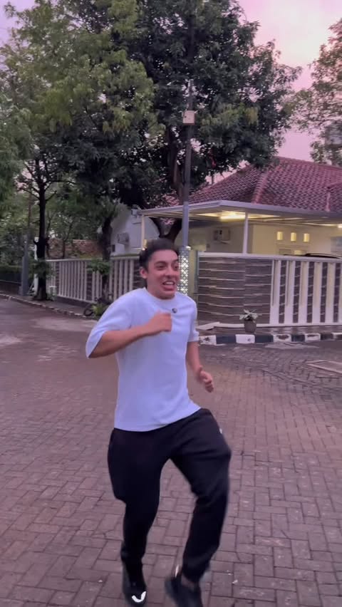 Instagram post by @ddaffariqq for Sehat AQUA. Caption reads: mudik bareng si seger #TemanAdemRamadan @sehataqua.