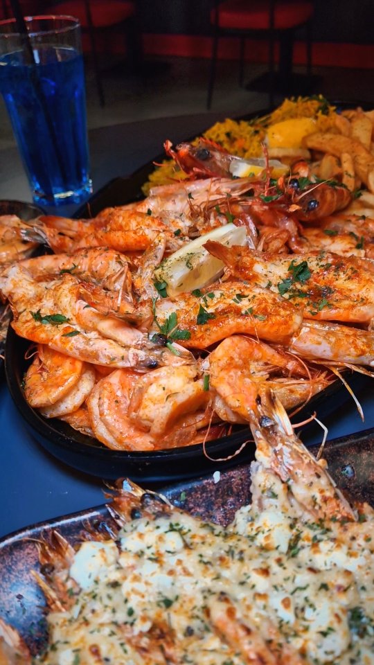 Instagram post by @eat_with_radz for Visitengland. Caption reads: @jimmyskillerprawns__birmingham
《AD/Invite》
I'm....