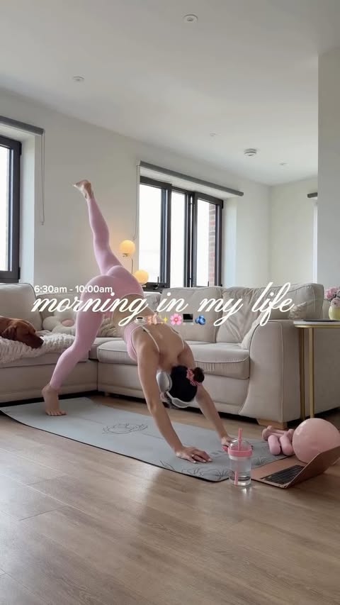 Instagram post by @fitnesswithsaz for Teveo. Caption reads: [...] in my life 💻✨🩰🫐🎀 Outfit of the day....