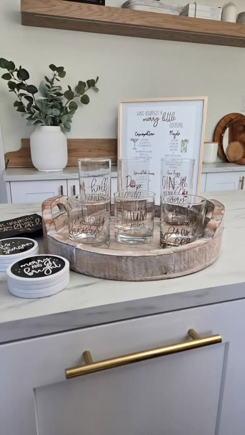 Instagram post by @perfectlittlechaos for Cricut. Caption reads: Here's the secret to stress-free holiday....