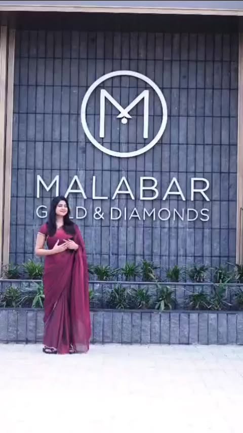 Instagram post by @kallakurichi_district for Malabar Gold and Diamonds. Caption reads: [...] and endless collections 💍....