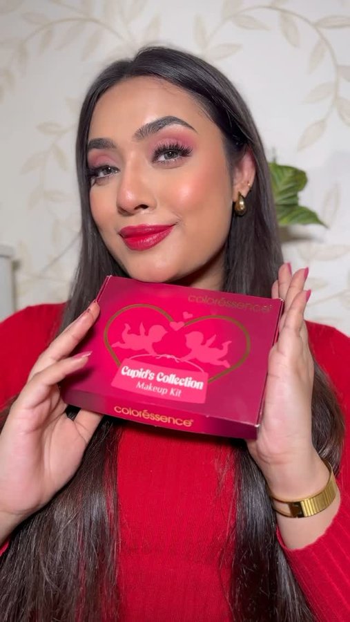Instagram post by @shreya_chakraborty11111 for Coloressence. Caption reads: [...] gorgeous Valentine’s Day look ,using....