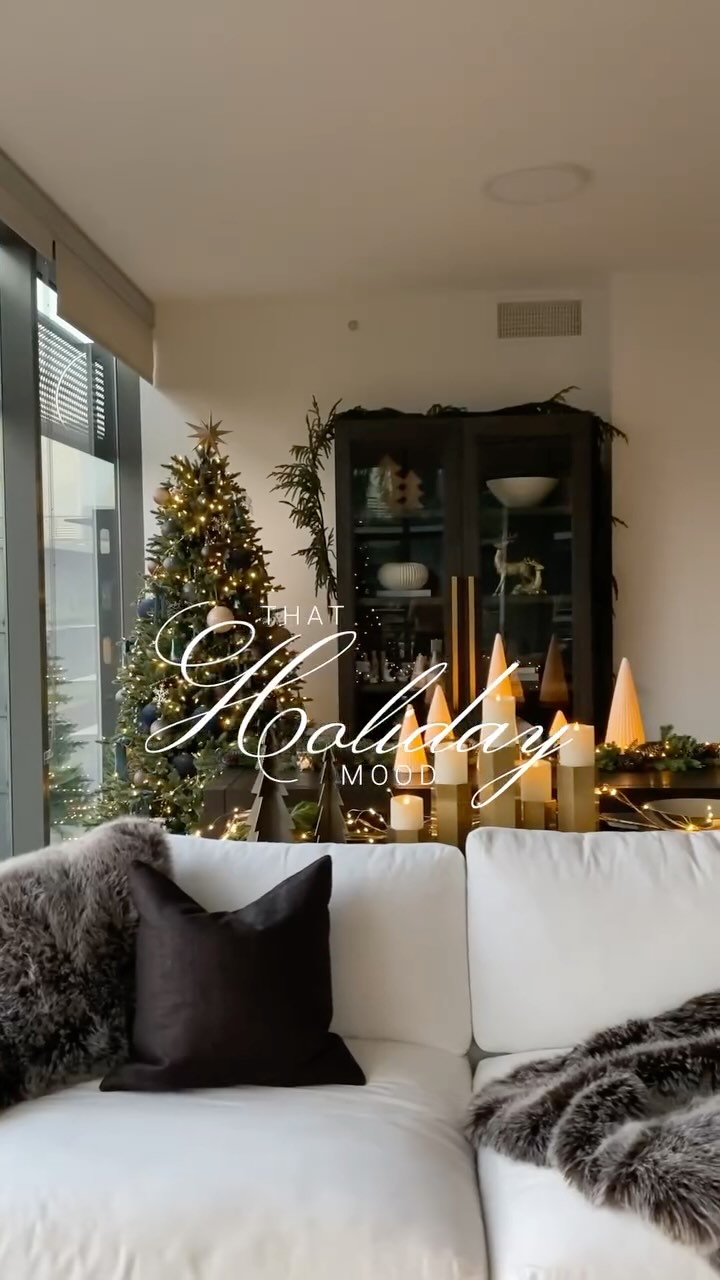 Instagram post by @scottsdaledesignservices for King of Christmas. Caption reads: When I say that I am “in the mood”, this is what I....