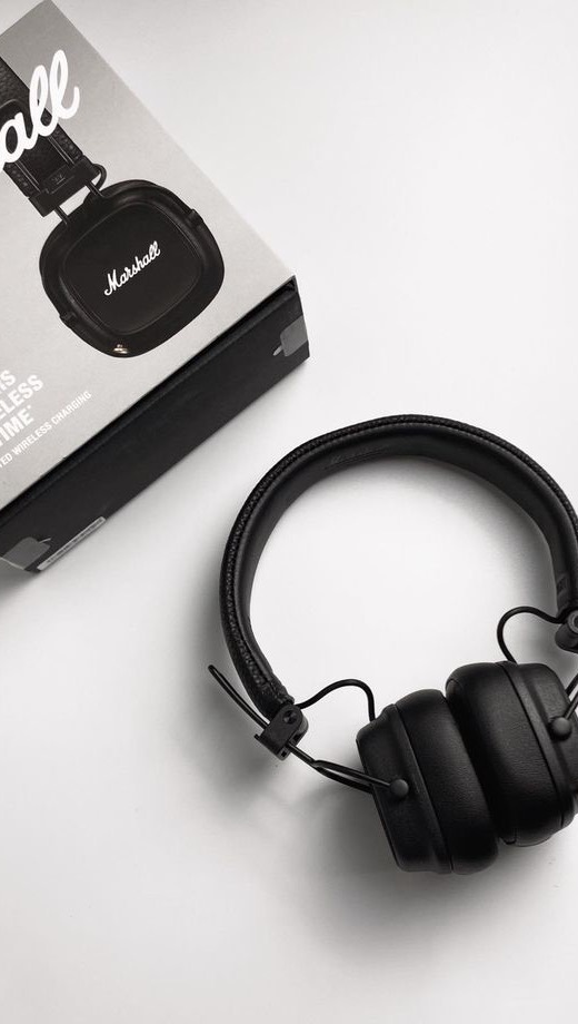 Instagram post by @kshitij.kv for Marshall Headphones. Caption reads: [...] exceptional sound quality. 🎧🎶....
