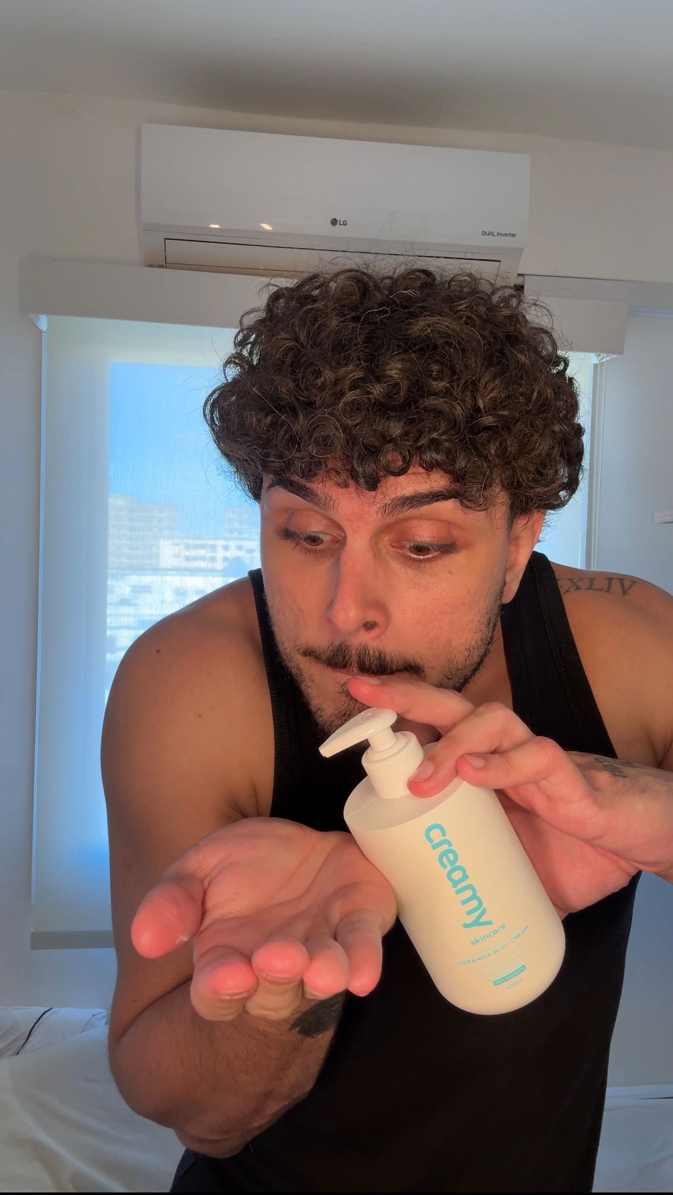 Instagram post by @freire.math for Creamy Skincare. Caption reads: Ele tá sempre na maior paz kkkkkkkk Mas dessa vez....