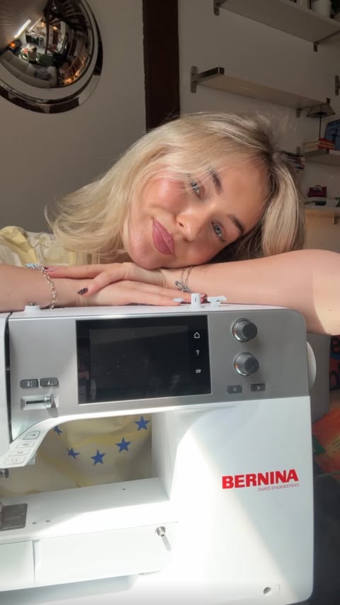 Instagram post by @elemathys for BERNINA Schweiz. Caption reads: [...] mache hilfe😭 *wärbig @berninaschweiz....