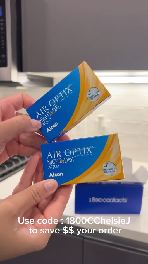 Instagram post by @chelsiejayy for 1800 Contacts. Caption reads: Having my contact lenses conveniently delivered to....