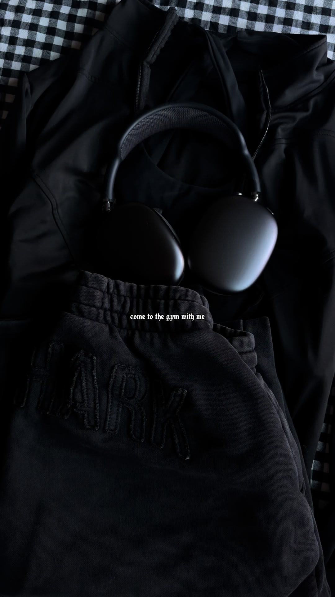 TikTok post by @zelduuuhh for Owala. Caption reads: [...] back to my routine 🤘🏼💪🏻 @Gymshark @Owala....