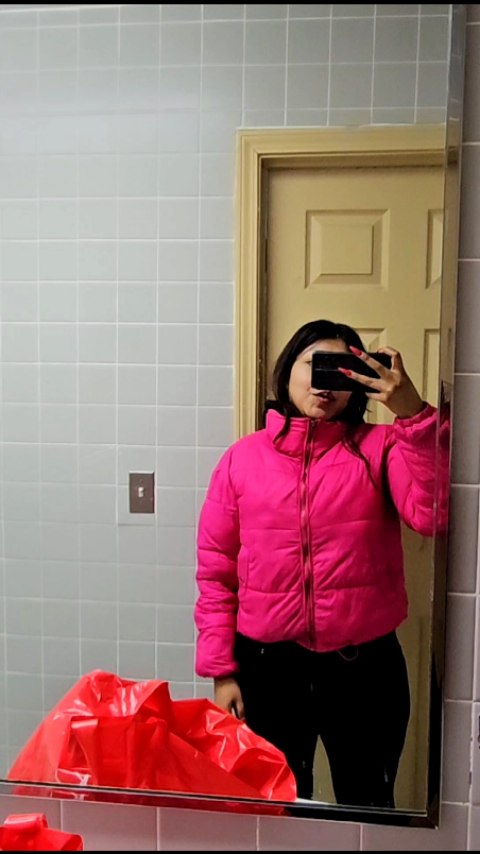 Instagram post by @deysicorona18 for Pilot Flying J. Caption reads: Gracias @pilotflyingj #truckstop #shower.