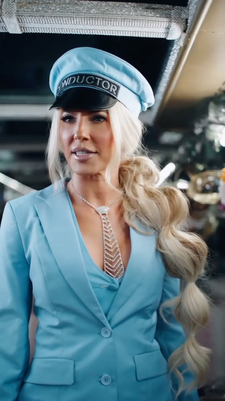 Instagram post by @buffbunny for 1UP Nutrition. Caption reads: 🎁Something is coming…Guess the theme/product....