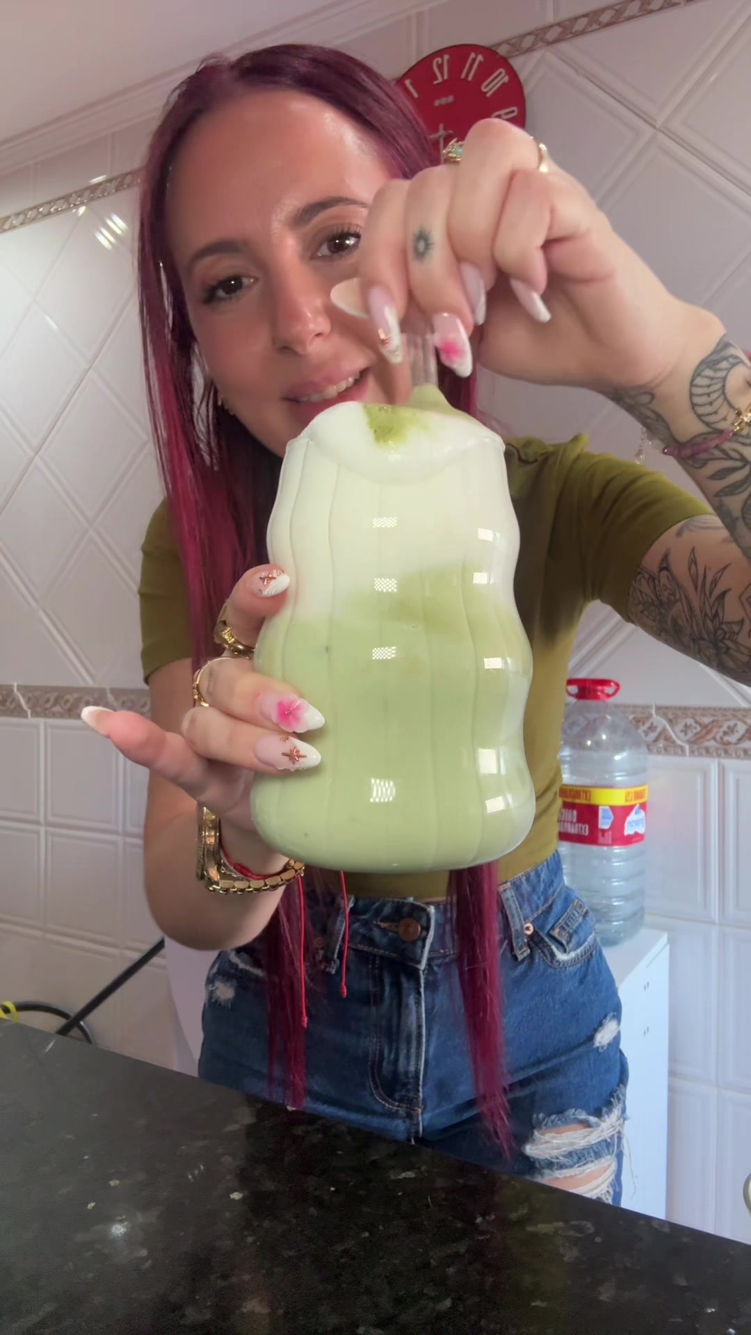 TikTok post by @isa_sanchez_b for Matchaflix. Caption reads: Mi matcha 🍵 favorito es el de @Matchaflix y a ti....