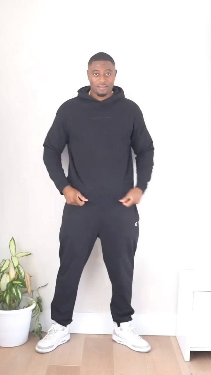 Instagram post by @vassia_fit for Jed North. Caption reads: Get ready with me for my back workout session....