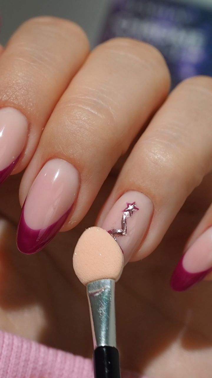 Instagram post by @malowanki.nails for Semilac. Caption reads: Yes or no? 🥰💅❤️✨️🎅

Chrome Nails Set, 083, 584....