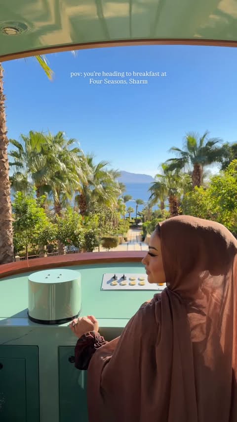 Instagram post by @halalmemoirs for Four Seasons. Caption reads: Breakfast at @fssharmelsheikh ✨.