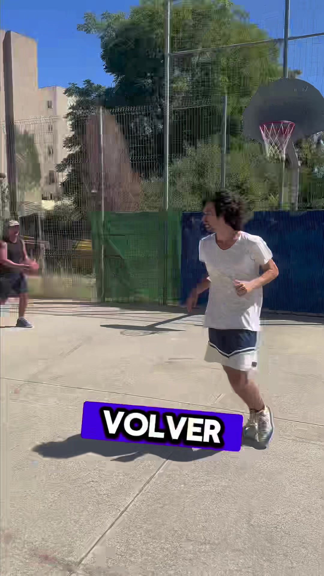 TikTok post by @hache_sports for Kellogg's. Caption reads: ¿Eres shooter?🏀 Toca demostrarlo. Atrévete con el....