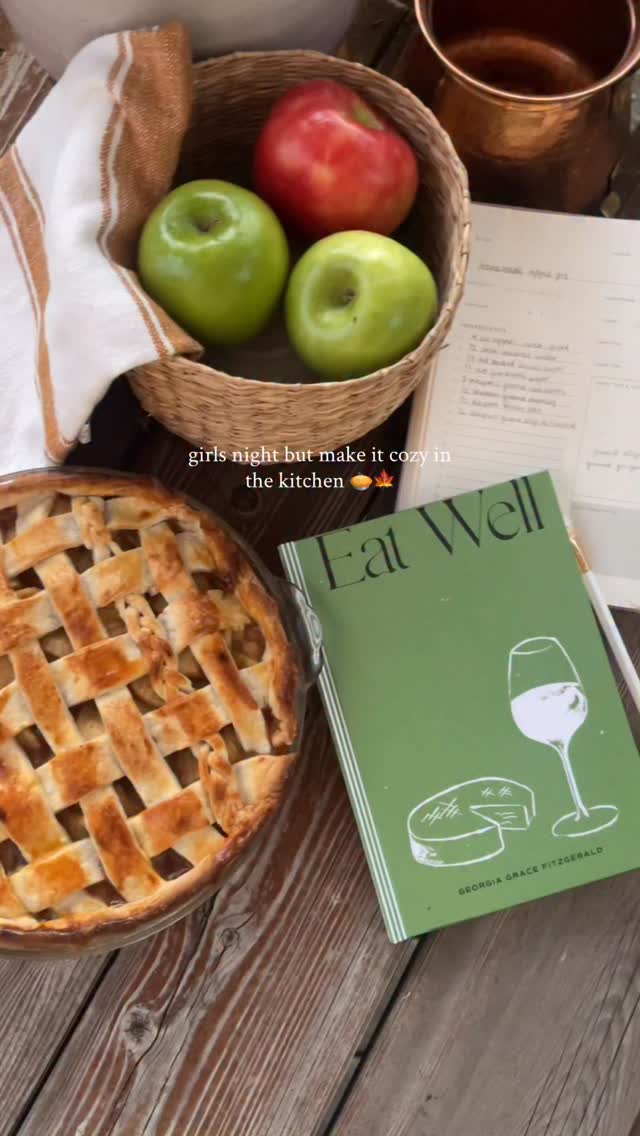 Instagram post by @georgiagracefitz for Evite. Caption reads: [...] of cinnamon - autumn in a night 🤍🍂....