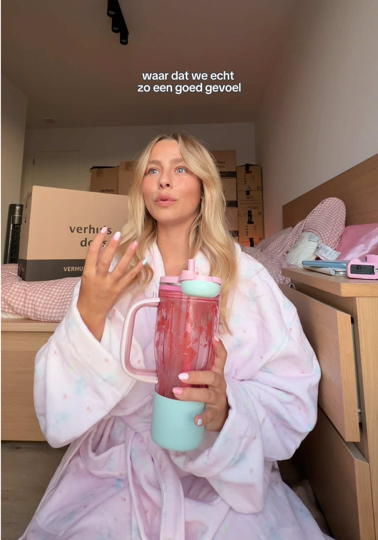 TikTok post by @steffimercieeee for CeraVe Benelux. Caption reads: publiciteit <3 catching up on life & get unready....