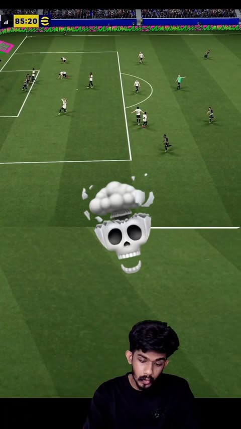 Instagram post by @solo_rapidyt for eFootball. Caption reads: [...] കത്തിയല്ലേ😨🥶🤯 Division Fun😅 . . .....