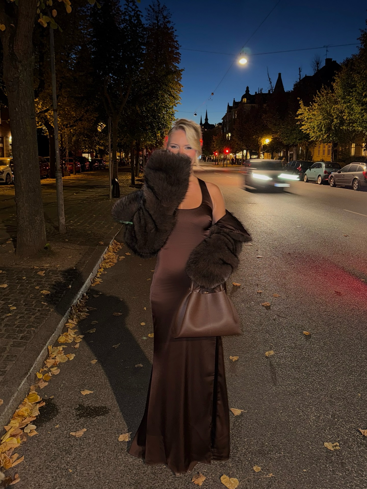 Instagram post by @barbarakristoffersen for OH POLLY. Caption reads: annonce - girls night out 🍸🌙✨ @ohpolly.