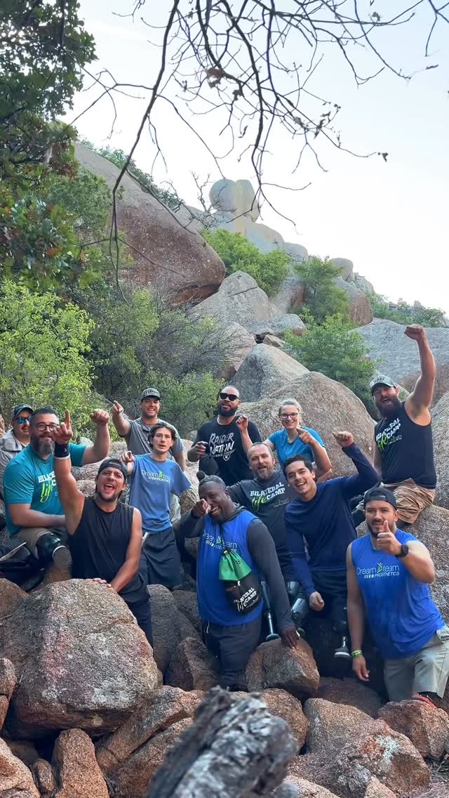 Instagram post by @vidalito.24 for Reebok. Caption reads: LO HICIMOS🔥WE DID IT🦾
#bilaterallifecamp....