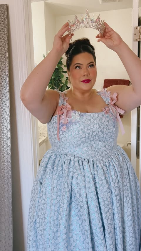 Instagram post by @tashapolis for Dove. Caption reads: #DovePartner Teaching the casual viewer how [...].