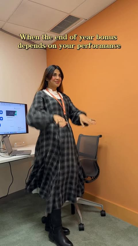 Instagram post by @ramshooza for Son de Flor. Caption reads: Do you think I’ll get that bonus? 👀

Outfit:....