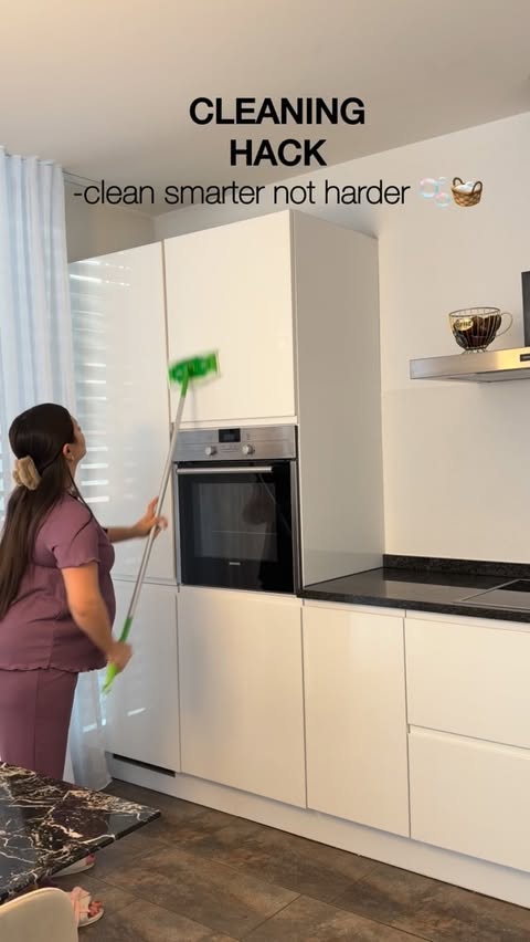 Instagram post by @mona.shkele for Swiffer. Caption reads: clean smarter not harder 🫧🧺..

#clean #cleaning....
