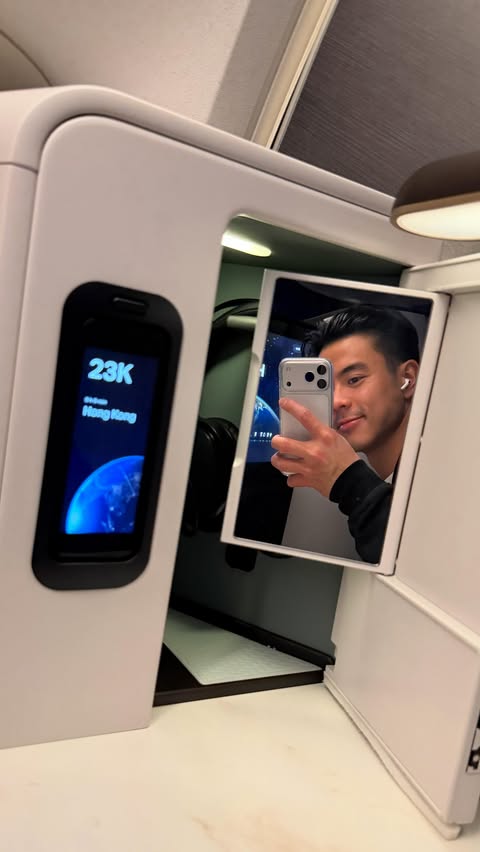 Instagram post by @_vincelam for Cathay Pacific. Caption reads: [...] aria suite all day long @cathaypacific....