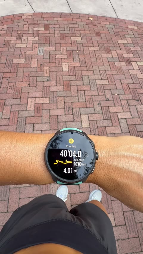 Instagram post by @movewithmollz for Suunto. Caption reads: [...] watch that keeps up with you ⌚️🏃🏼‍♀️....