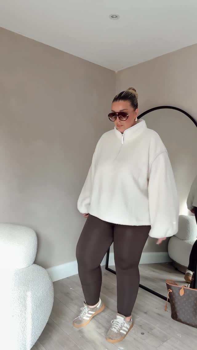 Instagram post by @kellyfitzsimons__ for 4TH ARQ. Caption reads: [...] coffee catch-ups The Alix Half-Zip from....