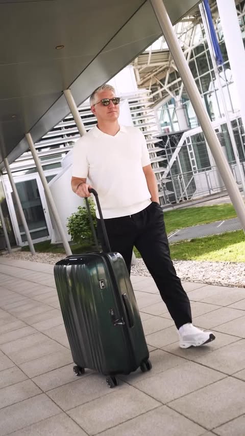 Instagram post by @bastianschweinsteiger for Samsonite. Caption reads: [...] the right suitcase. For me, that’s the....