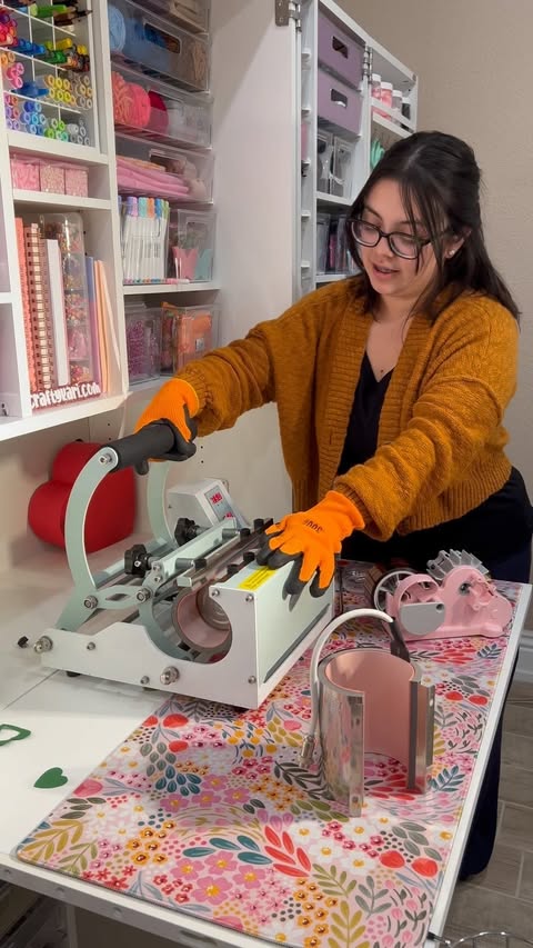 Instagram post by @craftykari_ for HeatPressNation. Caption reads: Have you sublimated a gray 20 oz tumbler before?....