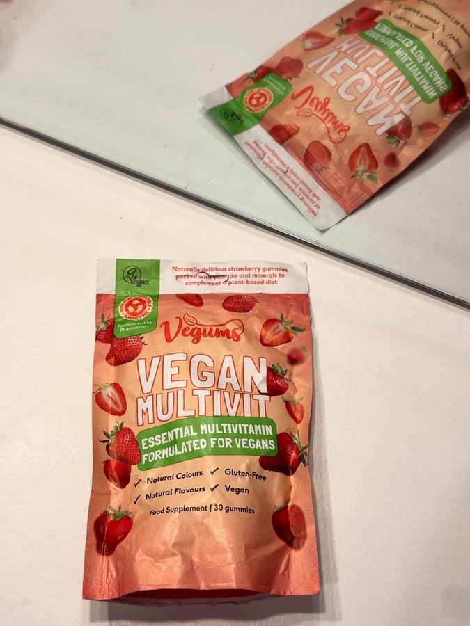 Instagram post by @cleanaway20 for Vegums. Caption reads: [...] with these Vegan Multivit Gummies by @vegums....