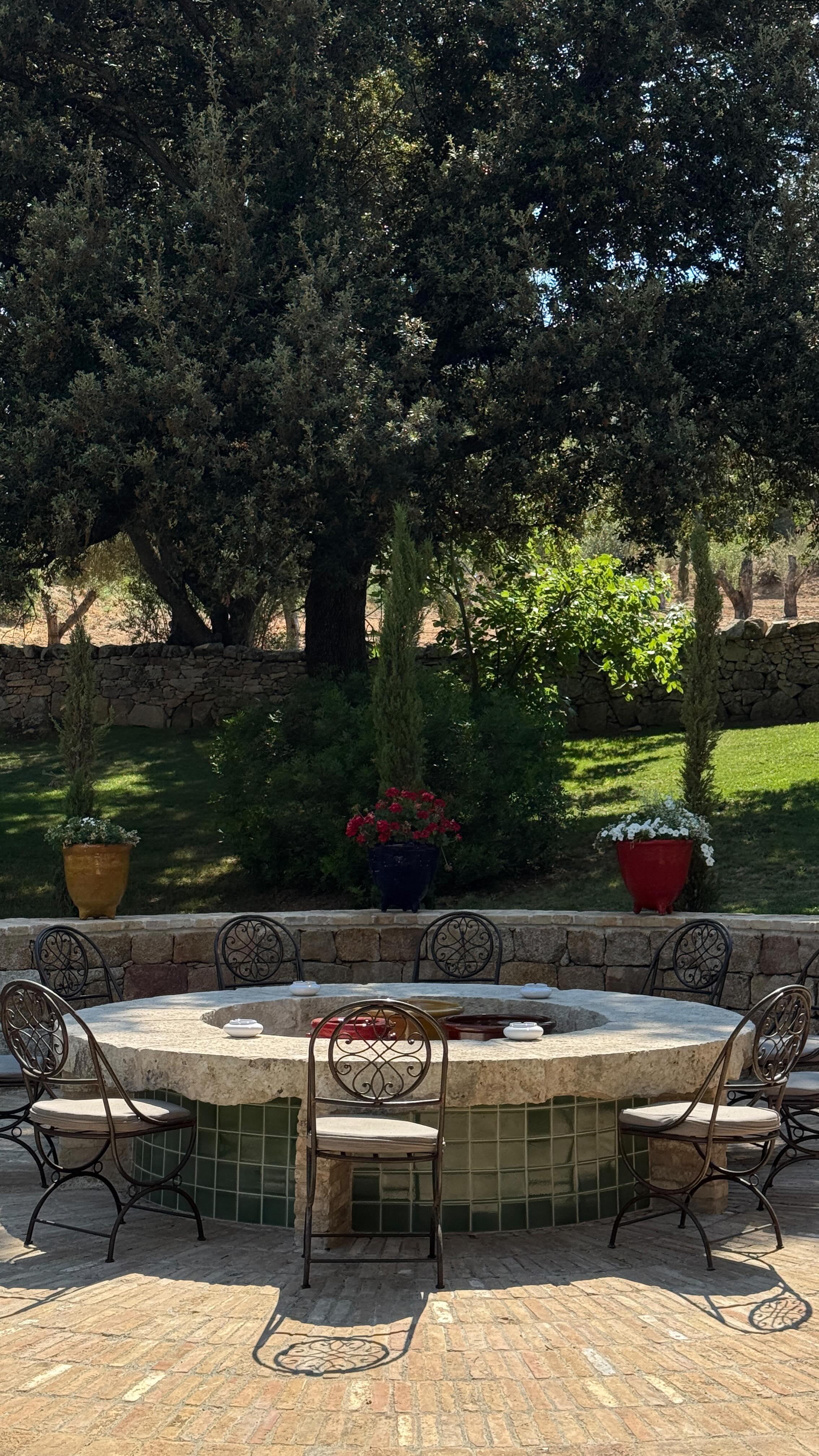 Instagram post by @juliesfi for Monday Swimwear. Caption reads: *produits offerts.