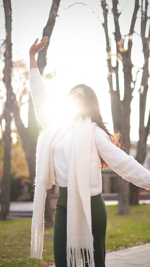 Instagram post by @trisha___shetty for Go Colors. Caption reads: [...] on and streets to explore ❄️📖
These Go....