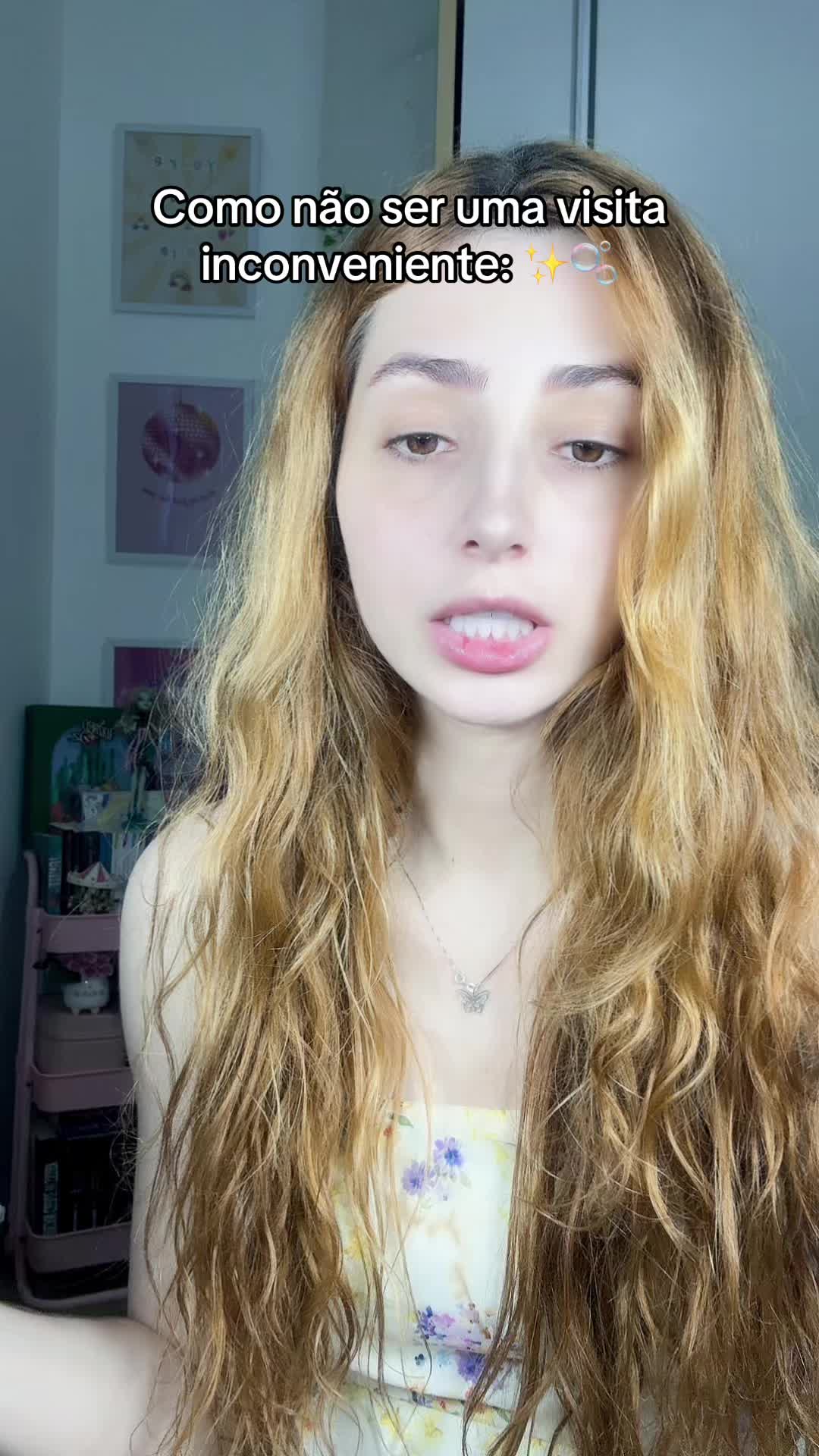 TikTok post by @alanaribeirop for Mercado Livre. Caption reads: Comenta oq vc leva /  Aproveite o Natal no ....