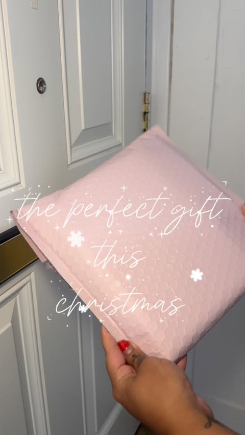 Instagram post by @lifeofeande for MailBakes. Caption reads: christmas delivery with @mailbakesuk....