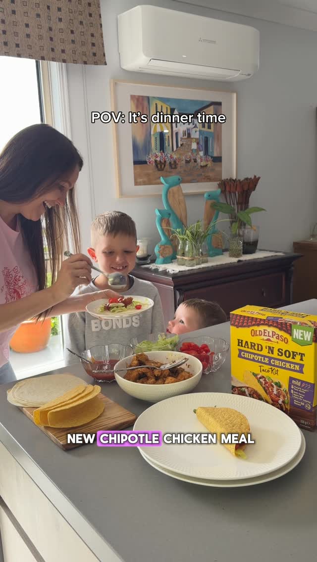 Instagram post by @mum_that_toks for Old El Paso. Caption reads: Unplanned dinner? The NEW Old El Paso™ Chipotle....