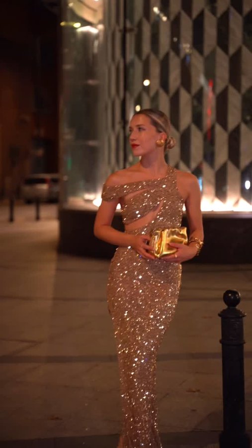 Instagram post by @bu.sia for NIVEA Polska. Caption reads: Glowy Lips with @nivea_pl [reklama]....