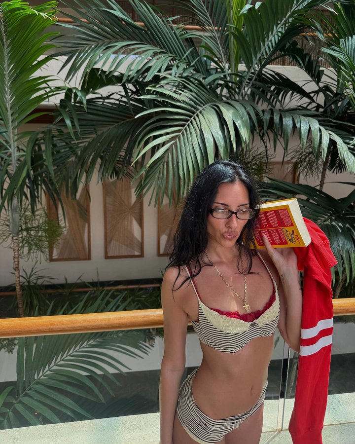 Instagram post by @oliviapezzente for Frankies Bikinis. Caption reads: a fulllll week of @frankiesbikinis....