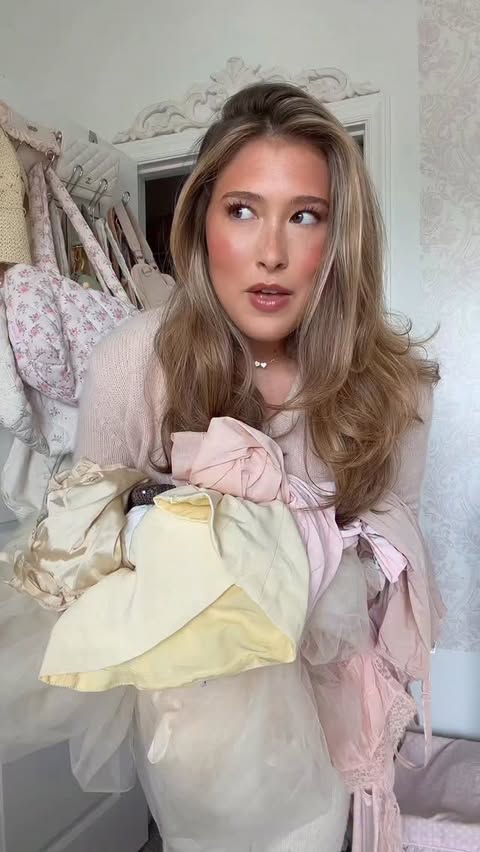 Instagram post by @brookieyancey for Vinted. Caption reads: [...] out my closet & listing everything on Vinted....
